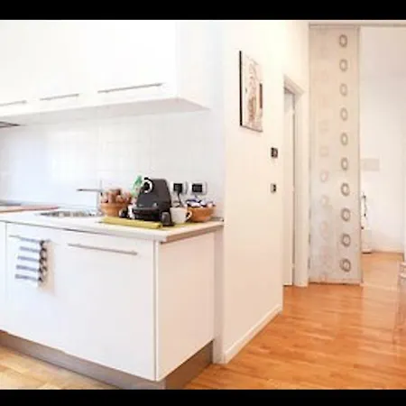 Touch And Go Apartment
